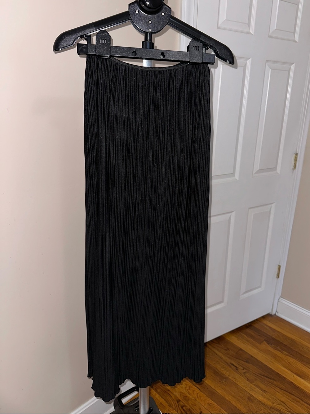 Meshki Black Pleated Maxi Skirt XS